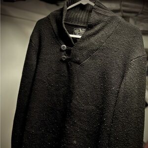 Lucky medium men’s black sweater with 3 button collar